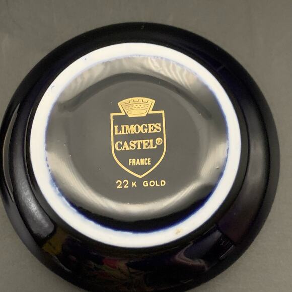 Limoges Castel France Blue Porcelain 22K Gold Trinket Box Courting Couple Vtg - Picture 9 of 11